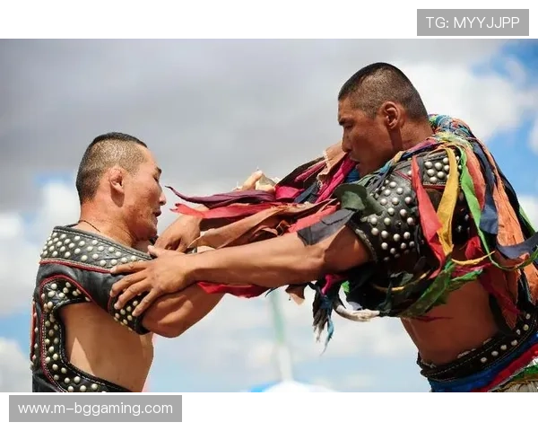 蒙古摔跤传奇巴塔尔江专访:谈游牧传统与现代化训练的结合